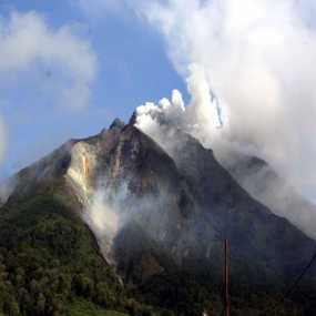 Gunung Sinabung Sedang Menghimpun Energi Gunung Sinabung Sedang Menghimpun Energi