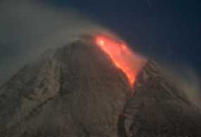 Status Gunung Merapi Dinaikkan Menjadi Awas Status Gunung Merapi Dinaikkan Menjadi Awas