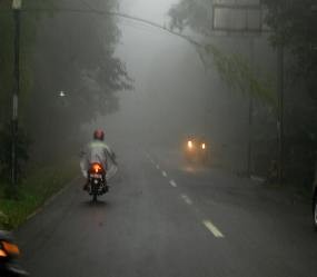 Hujan Abu Kembali Turun di Lereng Merapi Hujan Abu Kembali Turun di Lereng Merapi