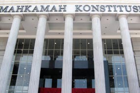 Akil Muchtar Akan Laporkan Dugaan Penyuapan di MK ke KPK Akil Muchtar Akan Laporkan Dugaan Penyuapan di MK ke KPK