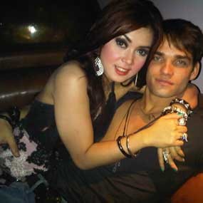 Foto Mesra Bareng Bule Beredar, Syahrini \Gandeng\ Pengacara Foto Mesra Bareng Bule Beredar, Syahrini \Gandeng\ Pengacara
