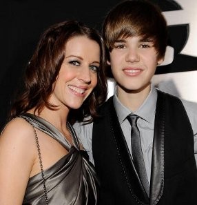 Kepergok Cium Selena Gomez, Justin Bieber Diomeli Ibunda Kepergok Cium Selena Gomez, Justin Bieber Diomeli Ibunda