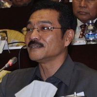 Gamawan Pamer Foto Timpangnya Pembangunan RI-Malaysia di Perbatasan Gamawan Pamer Foto Timpangnya Pembangunan RI-Malaysia di Perbatasan