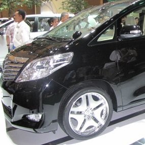 Wah, Spion Alphard Bisa Buat Beli Motor! Wah, Spion Alphard Bisa Buat Beli Motor!