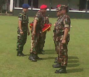 Panglima TNI & Kapolri Terima Brevet Komando Kehormatan Kopassus Panglima TNI & Kapolri Terima Brevet Komando Kehormatan Kopassus
