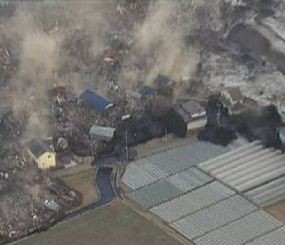 Mengapa Tsunami di Jepang Berwarna Hitam Pekat? Mengapa Tsunami di Jepang Berwarna Hitam Pekat?