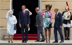 Gara-gara Angin Kencang, Michelle Obama Sibuk Pegangi Bajunya Gara-gara Angin Kencang, Michelle Obama Sibuk Pegangi Bajunya