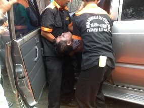 Bos Surat Kabar Ditemukan Tewas di Dalam Mobil di Dekat TMII Bos Surat Kabar Ditemukan Tewas di Dalam Mobil di Dekat TMII
