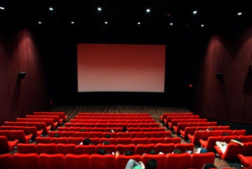 Bea Masuk Impor Film RI Mahal Dibanding Singapura dan Malaysia Bea Masuk Impor Film RI Mahal Dibanding Singapura dan Malaysia