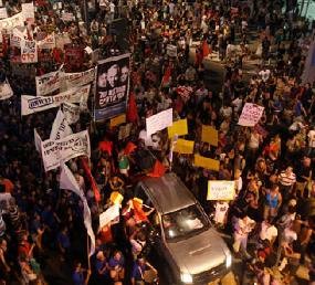 Puluhan Ribu Warga Israel Turun ke Jalan Memprotes Tingginya Biaya Hidup Puluhan Ribu Warga Israel Turun ke Jalan Memprotes Tingginya Biaya Hidup