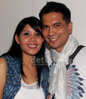 Mantan Pacar Krisna Mukti Jadi Mualaf Mantan Pacar Krisna Mukti Jadi Mualaf