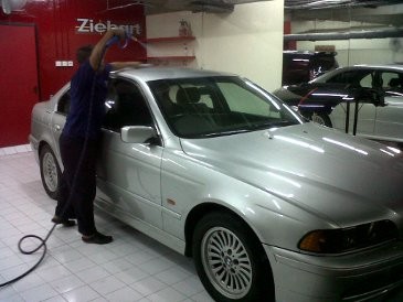 Wow! 1 Liter Air Cukup untuk Membuat Mobil Kinclong Wow! 1 Liter Air Cukup untuk Membuat Mobil Kinclong