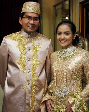 Gaun Pernikahan Intan Nuraini Tren 2012 Gaun Pernikahan Intan Nuraini Tren 2012