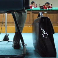 10 Kasus yang Mengguncang Hukum Indonesia 10 Kasus yang Mengguncang Hukum Indonesia