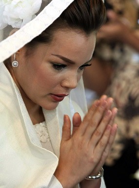 Sibuk Kerja, Dewi Sandra & Agus Rahman Tunda Bulan Madu Sibuk Kerja, Dewi Sandra & Agus Rahman Tunda Bulan Madu