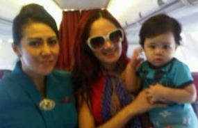 Foto Mirip Mulan Jameela Gendong Bayi Beredar Foto Mirip Mulan Jameela Gendong Bayi Beredar