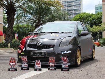 Yaris Racing ala Anak Sekolahan Yaris Racing ala Anak Sekolahan