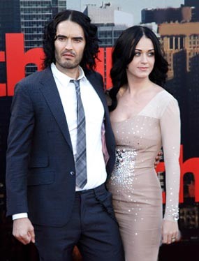 Kenapa Katy Perry & Russell Brand Bercerai? Kenapa Katy Perry & Russell Brand Bercerai?