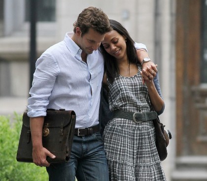 Bradley Cooper & Zoe Saldana Sudah Tinggal Bareng? Bradley Cooper & Zoe Saldana Sudah Tinggal Bareng?