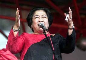 Klaim Sudah Kantongi Nama 26 Capres 2014, Megawati Nilai SBY Reaktif Klaim Sudah Kantongi Nama 26 Capres 2014, Megawati Nilai SBY Reaktif
