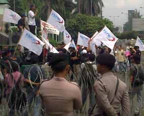 Pagi Ini Guru Honorer Kembali Demo Di Istana Pagi Ini Guru Honorer Kembali Demo Di Istana