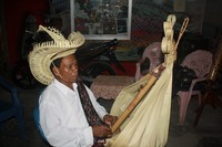 Alat Musik Sasando yang khas (ACI) Alat Musik Sasando yang khas (ACI)