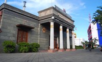 Bagian depan House of Sampoerna (fridamalini.wordpress.com) Bagian depan House of Sampoerna (fridamalini.wordpress.com)