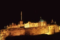 Kastil Edinburg saat malam hari (edinburghseasons.com) Kastil Edinburg saat malam hari (edinburghseasons.com)