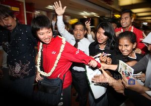 Puluhan Fans Sambut Juara All England Tontowi/Lilyana Puluhan Fans Sambut Juara All England Tontowi/Lilyana