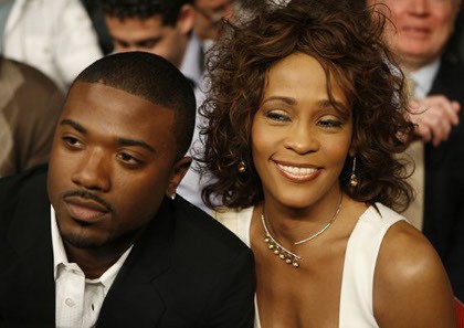 Selain Kim Kardashian, Ray J Punya Video Seks dengan Whitney Houston? Selain Kim Kardashian, Ray J Punya Video Seks dengan Whitney Houston?