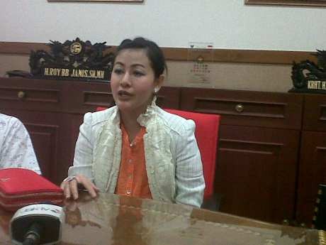 Hasnaeni \Wanita Emas\ Sebut Uang untuk Partai Pendukung Capai Miliaran Hasnaeni \Wanita Emas\ Sebut Uang untuk Partai Pendukung Capai Miliaran