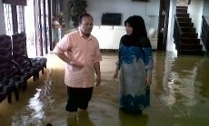 Banjir di Jakarta Barat, 1.980 Warga Mengungsi Banjir di Jakarta Barat, 1.980 Warga Mengungsi