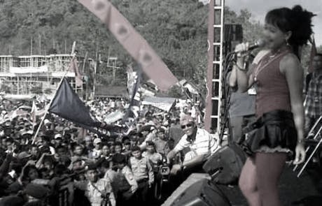 Panggung Dangdut Masih Membara Panggung Dangdut Masih Membara