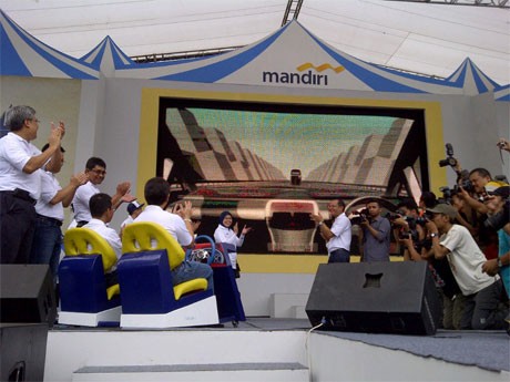 Bayar Tol Tidak Perlu Buka Kaca Mobil Lagi dengan Mandiri e-Toll Pass Bayar Tol Tidak Perlu Buka Kaca Mobil Lagi dengan Mandiri e-Toll Pass