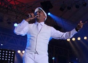 \Beta Cinta\, Konser 17 Tahun Karier Glenn Fredly \Beta Cinta\, Konser 17 Tahun Karier Glenn Fredly