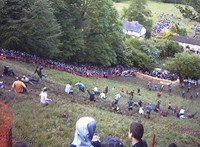Acara pun dimulai! (cheese-rolling.co.uk) Acara pun dimulai! (cheese-rolling.co.uk)