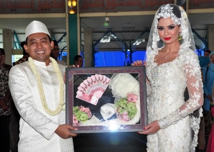 Uang Tunai Rp 1 Juta Mas Kawin Catherine Wilson Uang Tunai Rp 1 Juta Mas Kawin Catherine Wilson