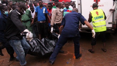 Ribuan Orang Padati Lokasi Pesawat Nigeria, Polisi Lepas Gas Air Mata Ribuan Orang Padati Lokasi Pesawat Nigeria, Polisi Lepas Gas Air Mata