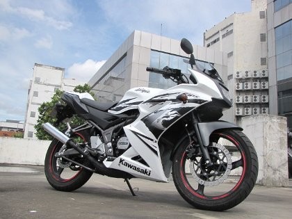 Kawasaki Ninja 150RR Terbaru, Lebih Nyaman Diajak Meliuk-liuk Kawasaki Ninja 150RR Terbaru, Lebih Nyaman Diajak Meliuk-liuk