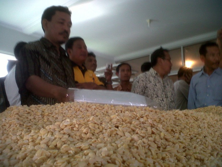 Mengintip Pabrik Tempe Moderen di Bogor Mengintip Pabrik Tempe Moderen di Bogor