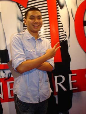 Rayi \RAN\ Main Drum Sambil Nge-rap di \Black Mild Urban Culture\ Rayi \RAN\ Main Drum Sambil Nge-rap di \Black Mild Urban Culture\
