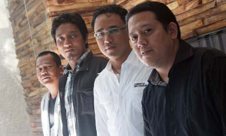 Qisa Band Padukan Lirik Religi dengan Musik Rock Balada Qisa Band Padukan Lirik Religi dengan Musik Rock Balada