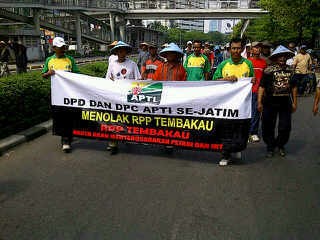Takut Kelaparan Gara-gara RPP Tembakau Jadi Alasan Petani Demo ke Jakarta Takut Kelaparan Gara-gara RPP Tembakau Jadi Alasan Petani Demo ke Jakarta