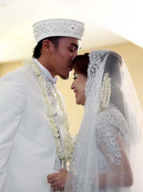 Okie Agustina: Kemarin Diakui Allah, Sekarang Diakui Pemerintah Okie Agustina: Kemarin Diakui Allah, Sekarang Diakui Pemerintah