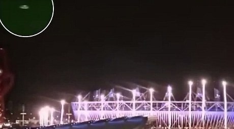 Benda Diduga UFO Muncul di Langit Inggris Saat Pembukaan Olimpiade Benda Diduga UFO Muncul di Langit Inggris Saat Pembukaan Olimpiade