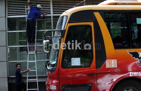 Pelaku Penembakan Busway Cawang Otista Diduga Pakai Senjata Angin Pelaku Penembakan Busway Cawang Otista Diduga Pakai Senjata Angin