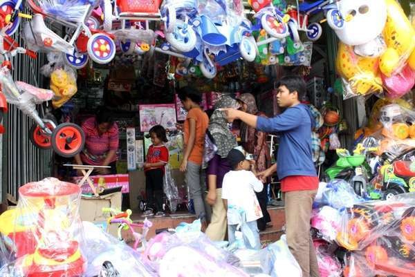 Salah satu toko di Pasar Gembrong (Desi Puspasari/detikTravel) Salah satu toko di Pasar Gembrong (Desi Puspasari/detikTravel)