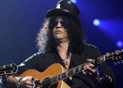 Slash Ungkap Skandal Hubungan Ibunya dengan David Bowie Slash Ungkap Skandal Hubungan Ibunya dengan David Bowie