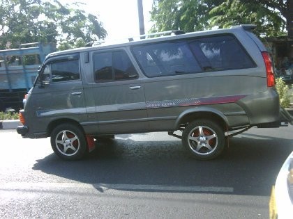 3 Mobil Tumplek Jadi Satu di Mitsubishi Colt T120 3 Mobil Tumplek Jadi Satu di Mitsubishi Colt T120