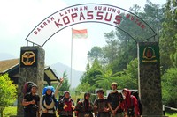 Pos Penjagaan KOPASUS di kawasan pintu masuk Gunung Burangrang Pos Penjagaan KOPASUS di kawasan pintu masuk Gunung Burangrang